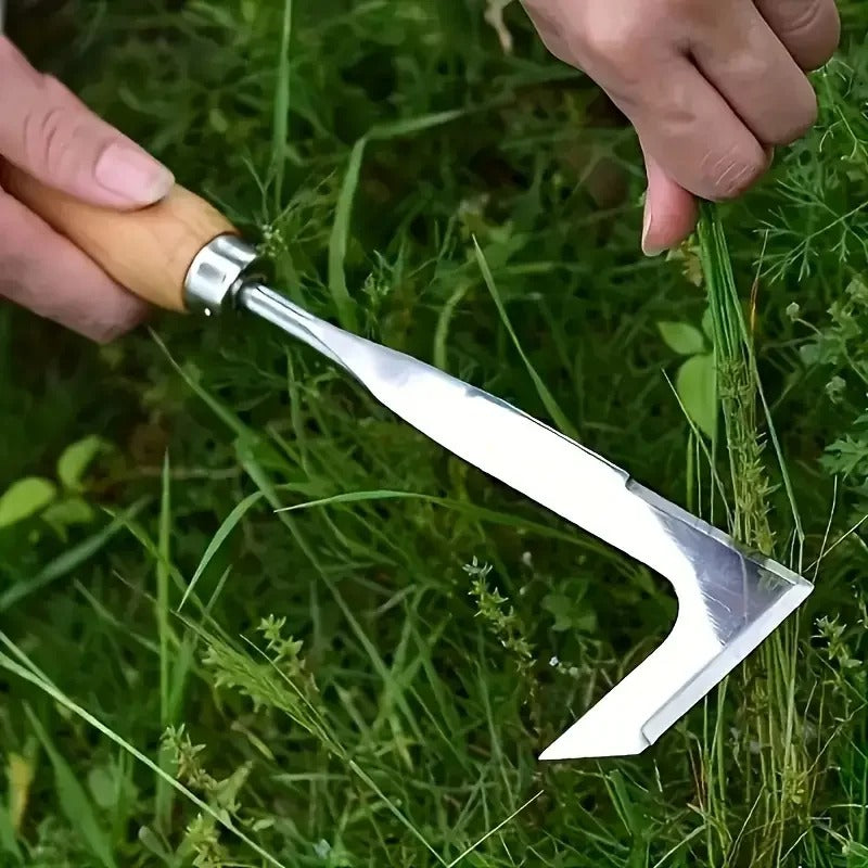couteau désherbeur qui  coupe  l'herbe
