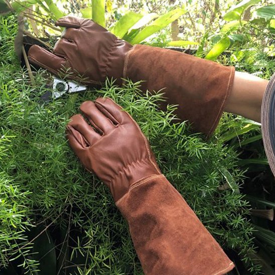 gants anti coupure utilisé par une personne