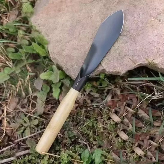 pelle de jardin pointu