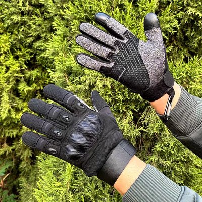 personne avec Gants anti coupures