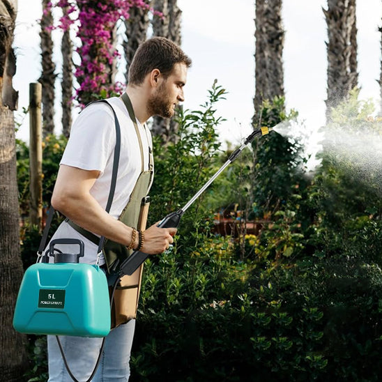 pulverisateur a batterie utilisé par homme  debout
