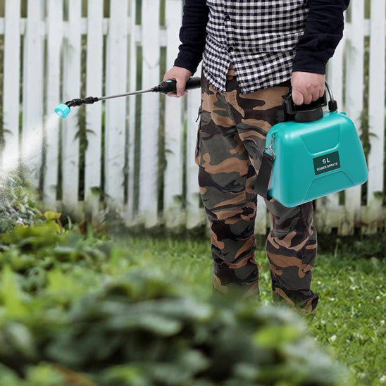 pulverisateur a batterie utilise homme arrosant arbuste