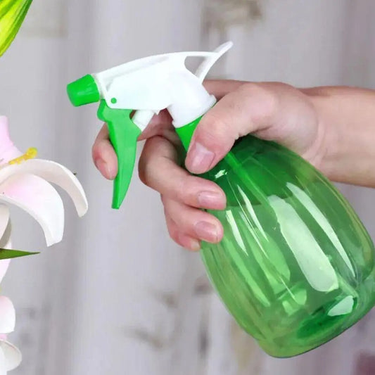 pulverisateur jardin vert arrosant fleur blanche