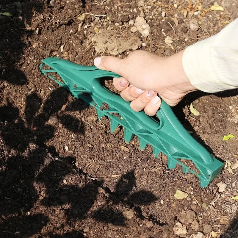 semoir manuel plantoir a 12 dents plante dans terre