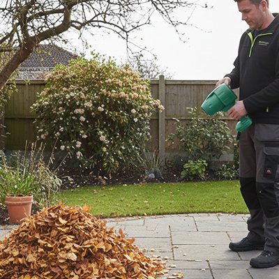 Souffleur de feuilles utilisé pour feuille sur terrazeau